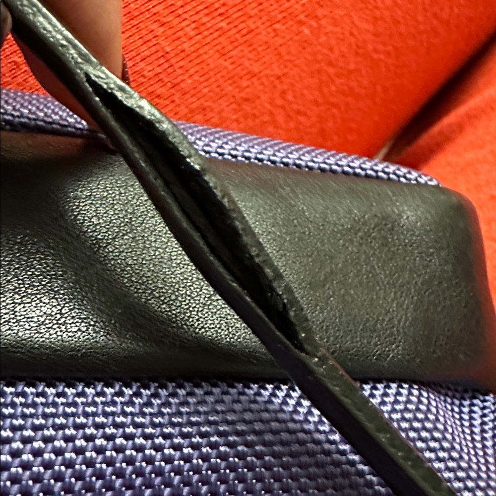 TUMI Women's small Bag in Purple and Black leather trim Euc - Picture 5 of 5